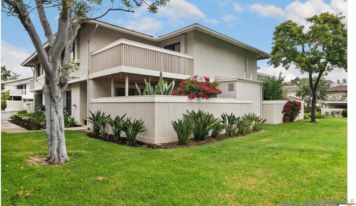 3869 Camino Lindo in San Diego, CA - Building Photo