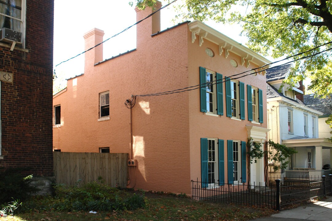 430 N Broadway in Lexington, KY - Foto de edificio