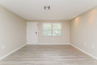 1327 Dartmouth Dr in Holiday, FL - Building Photo - Building Photo