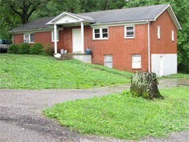 1122 Evelyn Dr in Radcliff, KY - Building Photo
