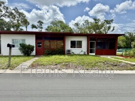 105 N Lincoln Ave in Clearwater, FL - Building Photo