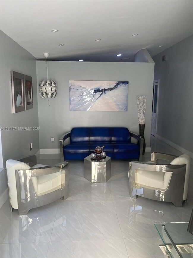 7145 W 31st Ave in Hialeah, FL - Building Photo - Building Photo