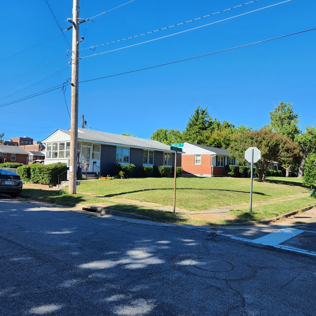 1204 Greenville Ave in Richmond, VA - Building Photo - Building Photo