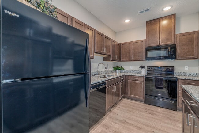 The Lodges at Logan Estates in Rogersville, MO - Foto de edificio - Building Photo