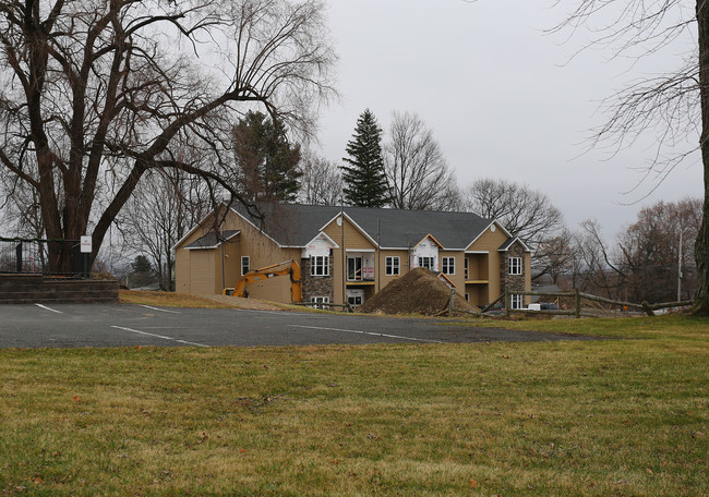 1095 Loudon Rd in Cohoes, NY - Foto de edificio - Building Photo