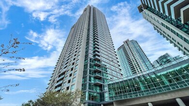 215 Fort York Blvd, Unit SI ID1496951P in Toronto, ON - Building Photo - Building Photo