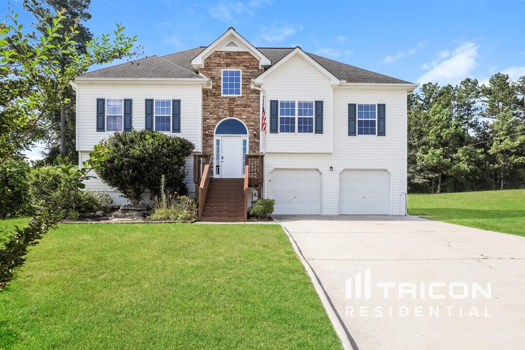 261 Jerry Allen Ridge in Dallas, GA - Building Photo