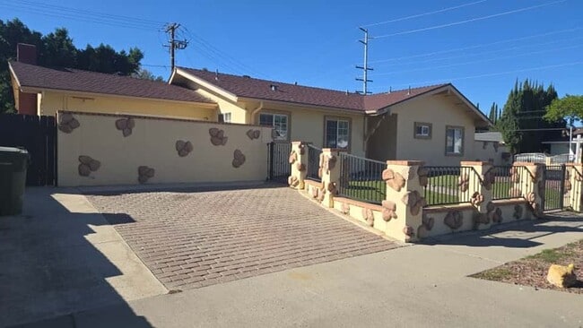 2391 Heather St in Simi Valley, CA - Building Photo - Building Photo