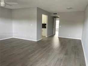 300 SW 134th Way, Unit 209E in Pembroke Pines, FL - Building Photo - Building Photo