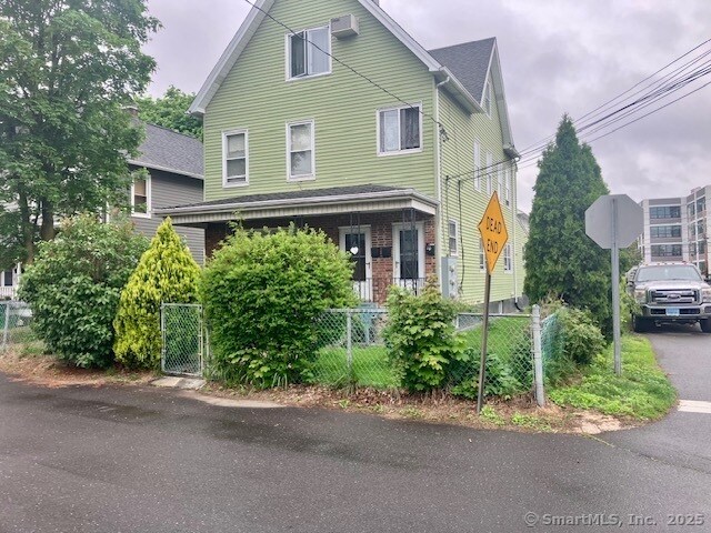 property at 21 Betts Pl