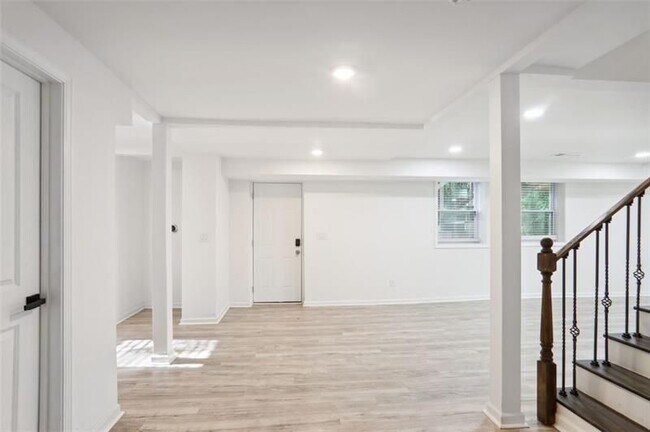 2533 Kelly Lake Rd in Decatur, GA - Building Photo - Building Photo