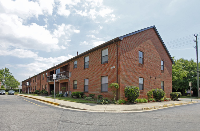 Paridise Gardens Apartments in Norfolk, VA - Building Photo - Building Photo