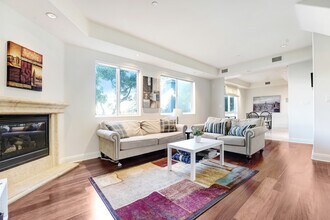 11323 Huston St in North Hollywood, CA - Building Photo - Building Photo