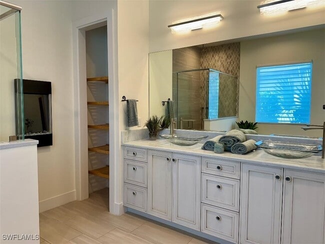 property at 3721 Sapphire Cv Cir