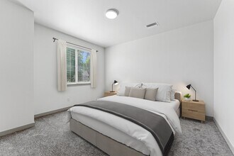 Titan Hill Townhomes in Salem, OR - Foto de edificio - Building Photo