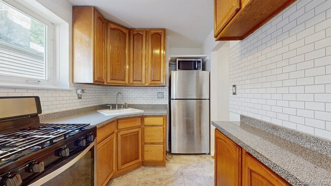 273 W 254th St in New York, NY - Building Photo - Building Photo