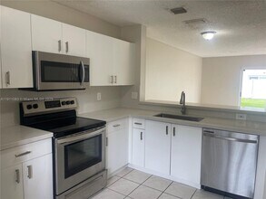 854 NW 208th Dr in Pembroke Pines, FL - Building Photo - Building Photo