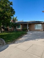 4763 E Michigan Ave in Fresno, CA - Building Photo