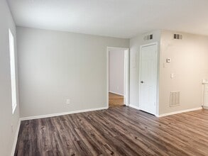 Springwood Apartments in Greenville, SC - Foto de edificio - Building Photo
