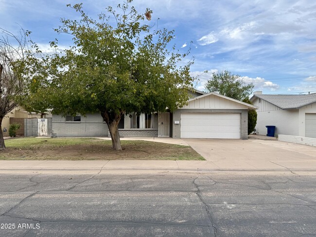 property at 102 E Erie Dr