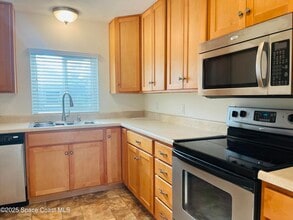 925 S Tropical Trail in Merritt Island, FL - Building Photo - Building Photo