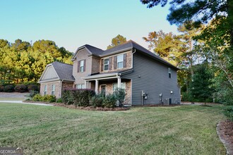 120 Calverton Ln in Tyrone, GA - Foto de edificio - Building Photo