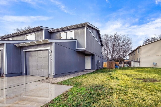 6690 W Douglas St in Boise, ID - Building Photo - Building Photo