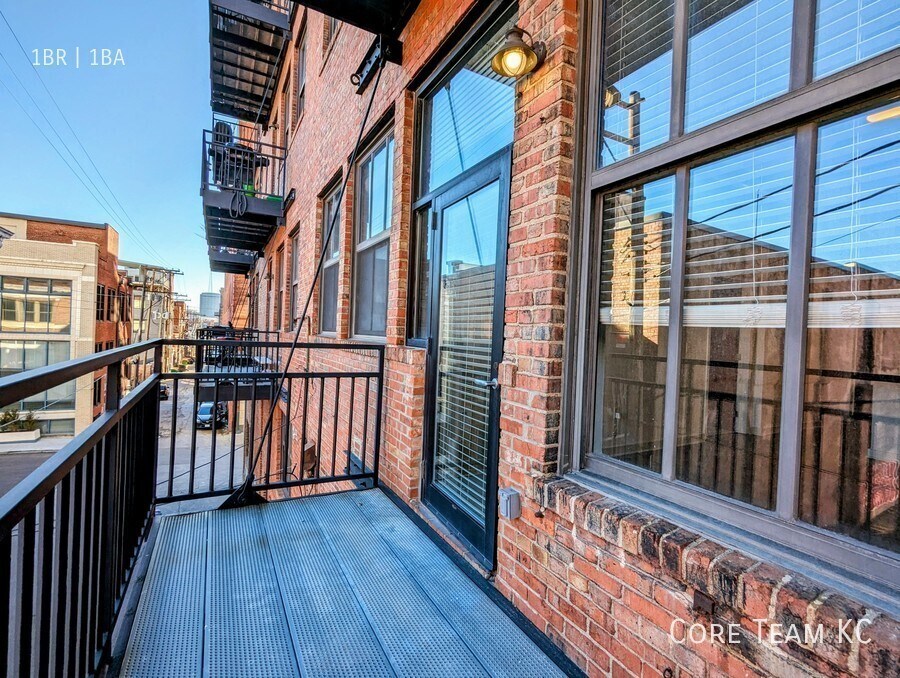 1537 Walnut St-Unit -302 in Kansas City, MO - Foto de edificio