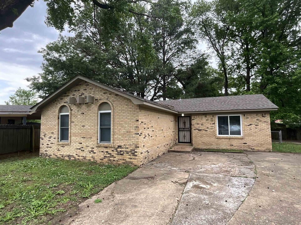 4430 Pine Ridge Cove in Memphis, TN - Building Photo