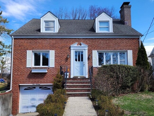 property at 119 Soundview Ave
