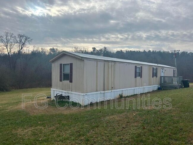 1803 Breezewood Dr in Morganton, NC - Building Photo - Building Photo