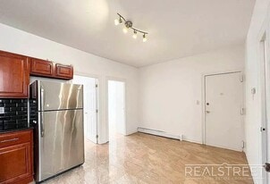 Nostrand Avenue, Unit 2R in Brooklyn, NY - Building Photo