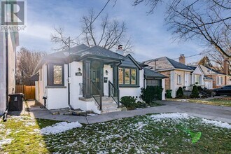 131 Meadowvale Dr in Toronto, ON - Building Photo - Building Photo