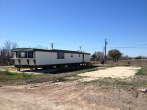 1686 Fort Clark Rd in Uvalde, TX - Building Photo - Building Photo