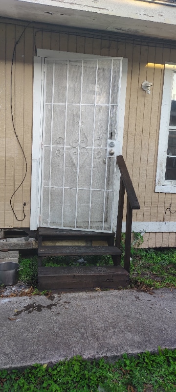 119-119 W Lee St