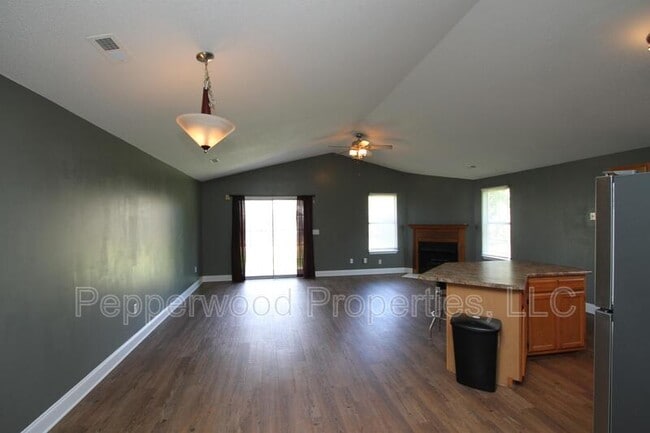 407 Soft Breezes Ln in Spartanburg, SC - Building Photo - Building Photo