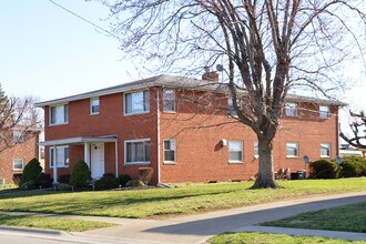 4740-4760 Holiday Dr in Fairfield, OH - Foto de edificio - Building Photo