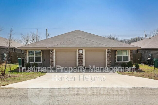 property at 924 Maplewood Dr