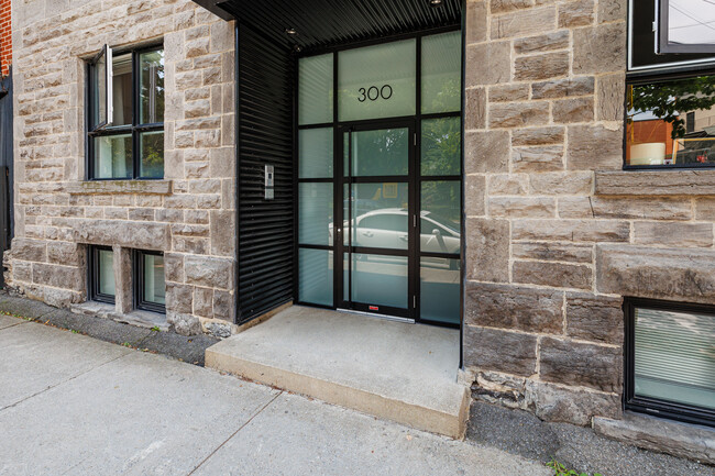 300 Bourget Rue in Montréal, QC - Building Photo - Building Photo