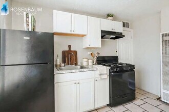 302 W Flores St, Unit 3 in Tucson, AZ - Foto de edificio - Building Photo