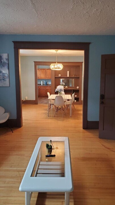 2022 Oakland Ave in Minneapolis, MN - Building Photo