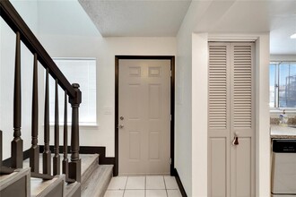 6301 Newtown Cir in Tampa, FL - Building Photo - Building Photo