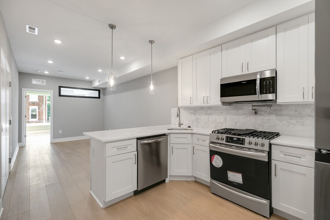 601 N 34th St, Unit 4 in Philadelphia, PA - Building Photo