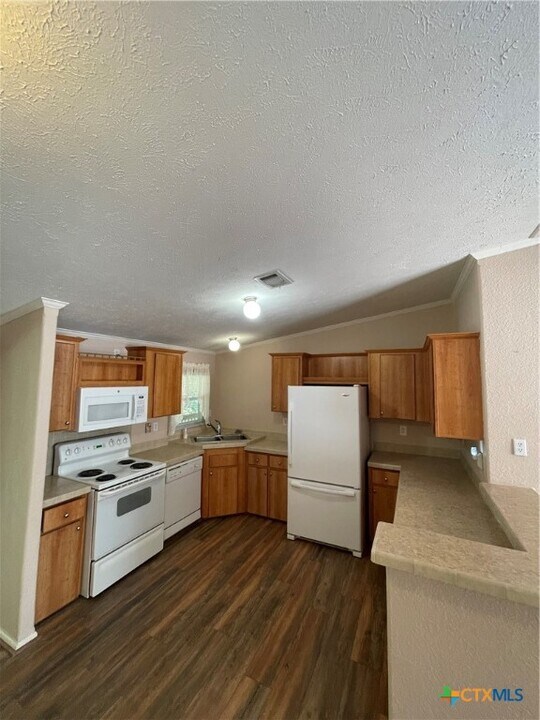 542 Tom Creek Ln in Canyon Lake, TX - Building Photo