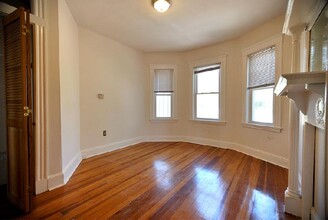 55 Beech Glen St, Unit 2 in Boston, MA - Foto de edificio - Building Photo