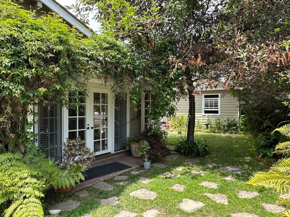 1127 Virginia Way in San Diego, CA - Building Photo