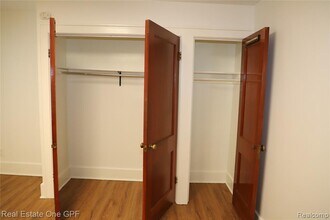 271 W Maple Rd in Birmingham, MI - Building Photo - Building Photo