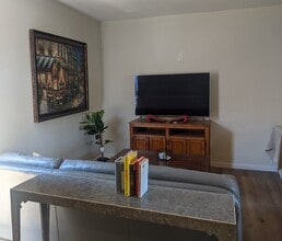 7338 Eisenhower St in Ventura, CA - Building Photo - Building Photo