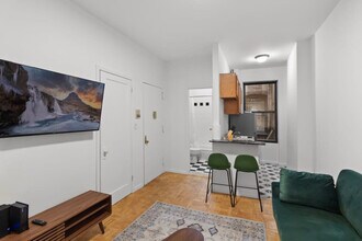 1727 2nd Ave in New York, NY - Building Photo - Building Photo