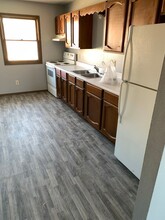 125 Western Ave-Unit -125 Western Ave - Apt 3 in Waterloo, IA - Foto de edificio - Building Photo